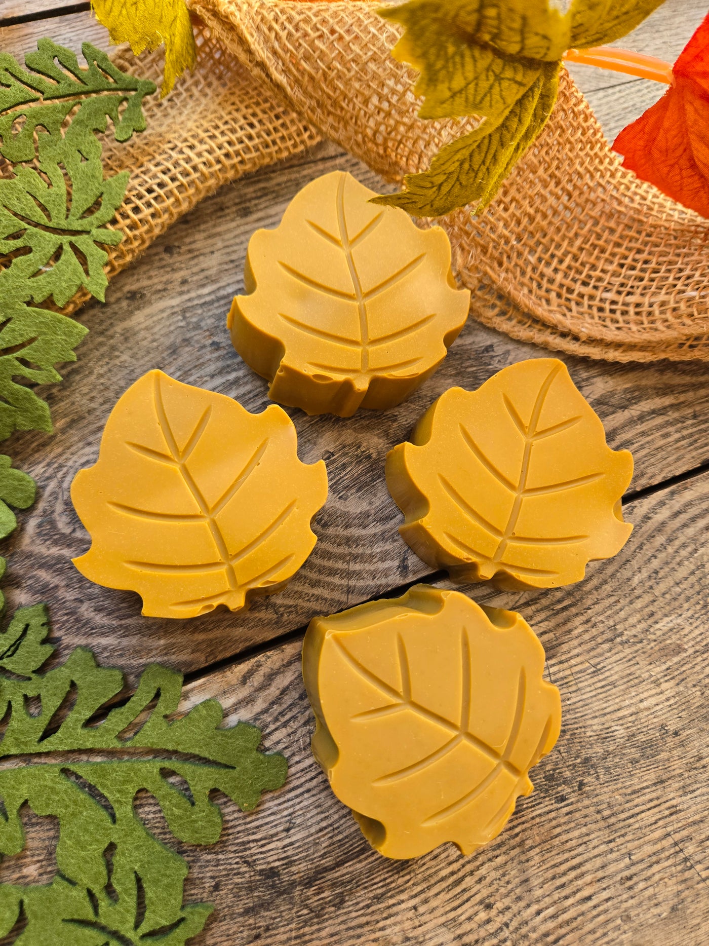 Feuille d'automne jaune